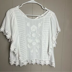 Xhilaration Floral Embroidered Flutter Sleeve Boho Top Sz L White